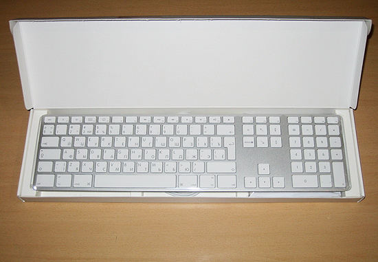 Открытая упаковка клавиатуры Apple Keyboard