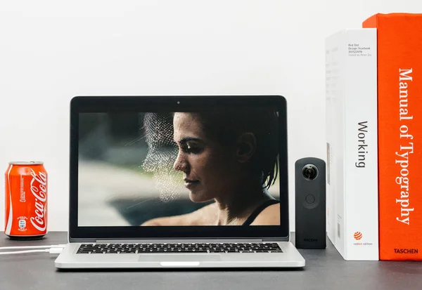 Apple Keynote с представляя идентификатор лица iphone X 10 — стоковое фото