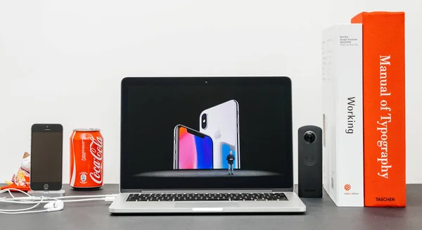 Apple Keynote с представляя iphone iphone X 10 8 — стоковое фото