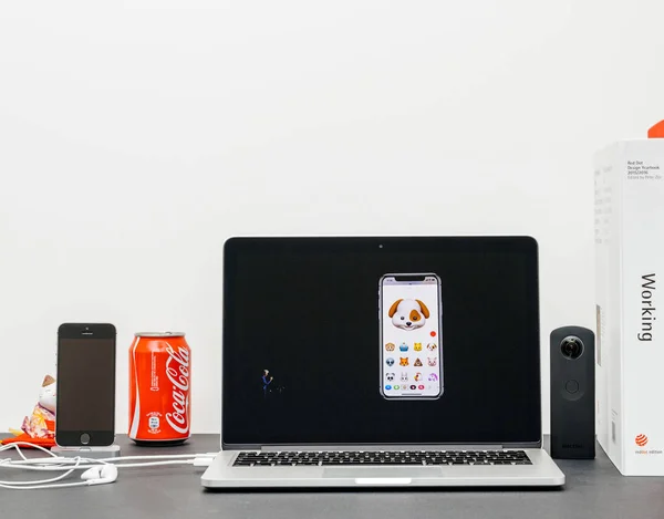 Apple Keynote с Крейг Федериги, представляя iphone X 10 — стоковое фото