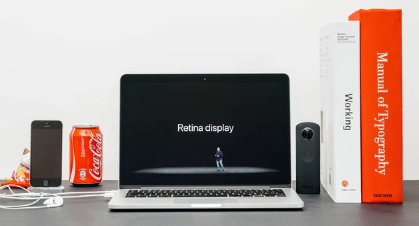 Apple Keynote с Phill Schiller, представляя iphone X 10 — стоковое фото