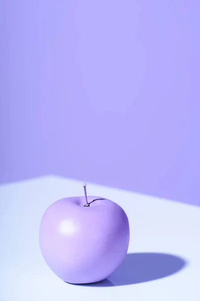 Фиолетовый Apple Фиолетовый Фон Копией Пространства — стоковое фото