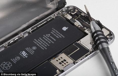 НЕ обновляйте iPhone: пользователи жалуются, что iOS 11.4 убивает их батареи Просто не делайте этого.